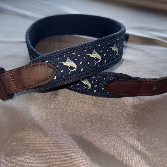 Vineyard Vines Swordfish Belt Brown Leather Blue Sailfish Silk Print Sz 26” - Picture 5 of 9